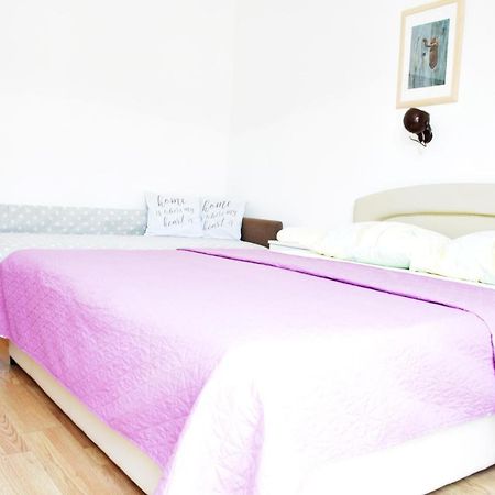 Guest House Tina Rab Town Buitenkant foto