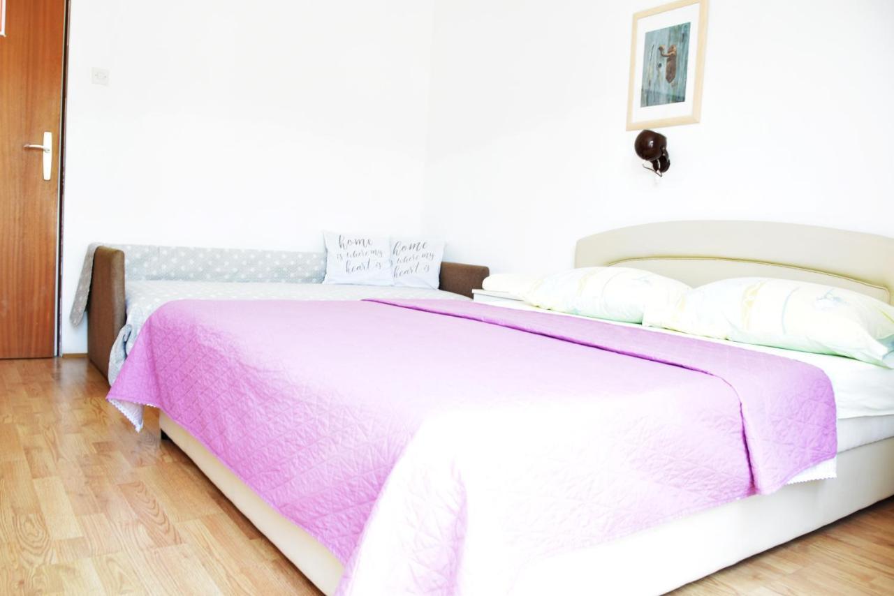 Guest House Tina Rab Town Buitenkant foto