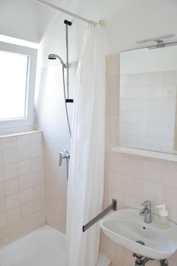 Guest House Tina Rab Town Buitenkant foto