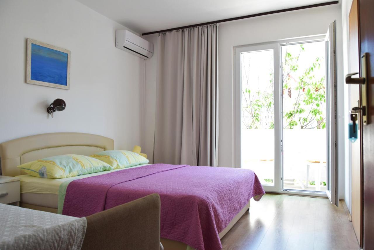 Guest House Tina Rab Town Buitenkant foto