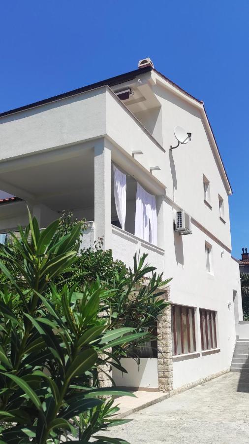 Guest House Tina Rab Town Buitenkant foto
