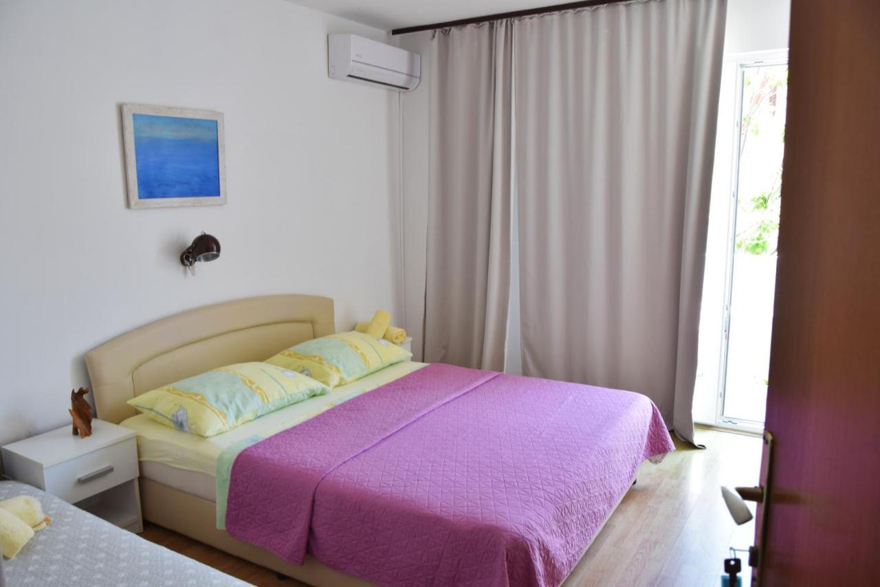 Guest House Tina Rab Town Buitenkant foto