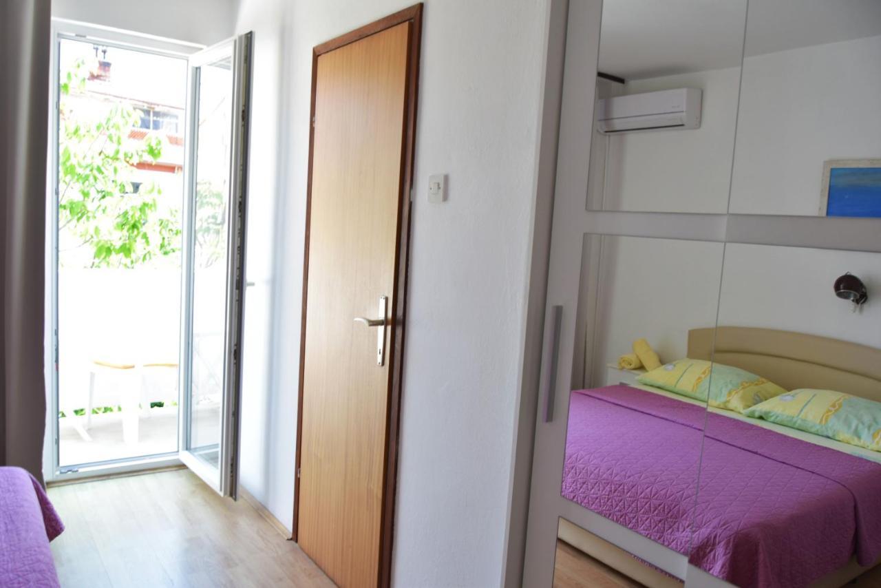Guest House Tina Rab Town Buitenkant foto