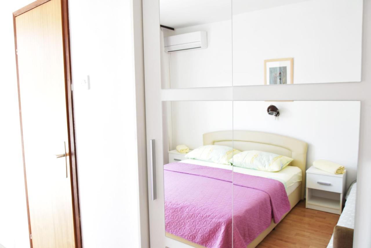 Guest House Tina Rab Town Buitenkant foto
