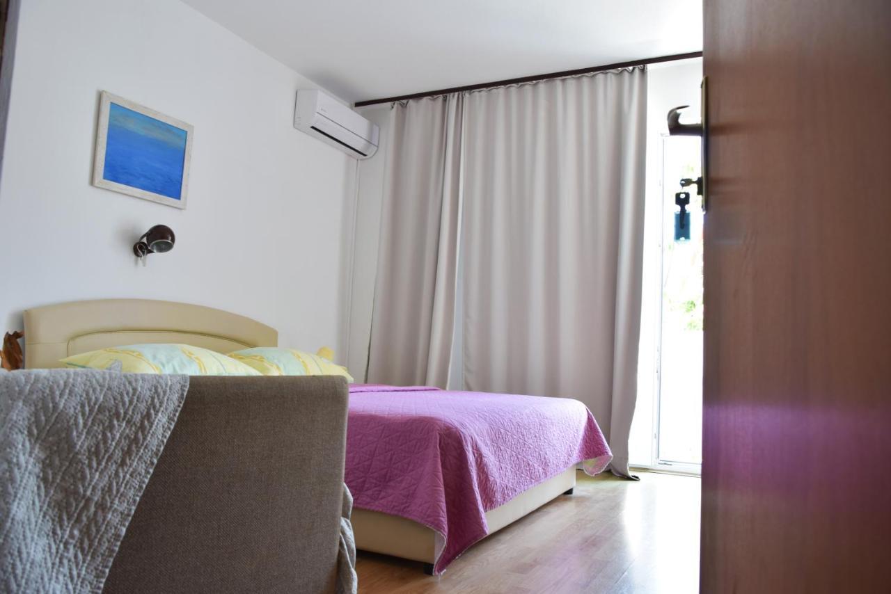 Guest House Tina Rab Town Buitenkant foto