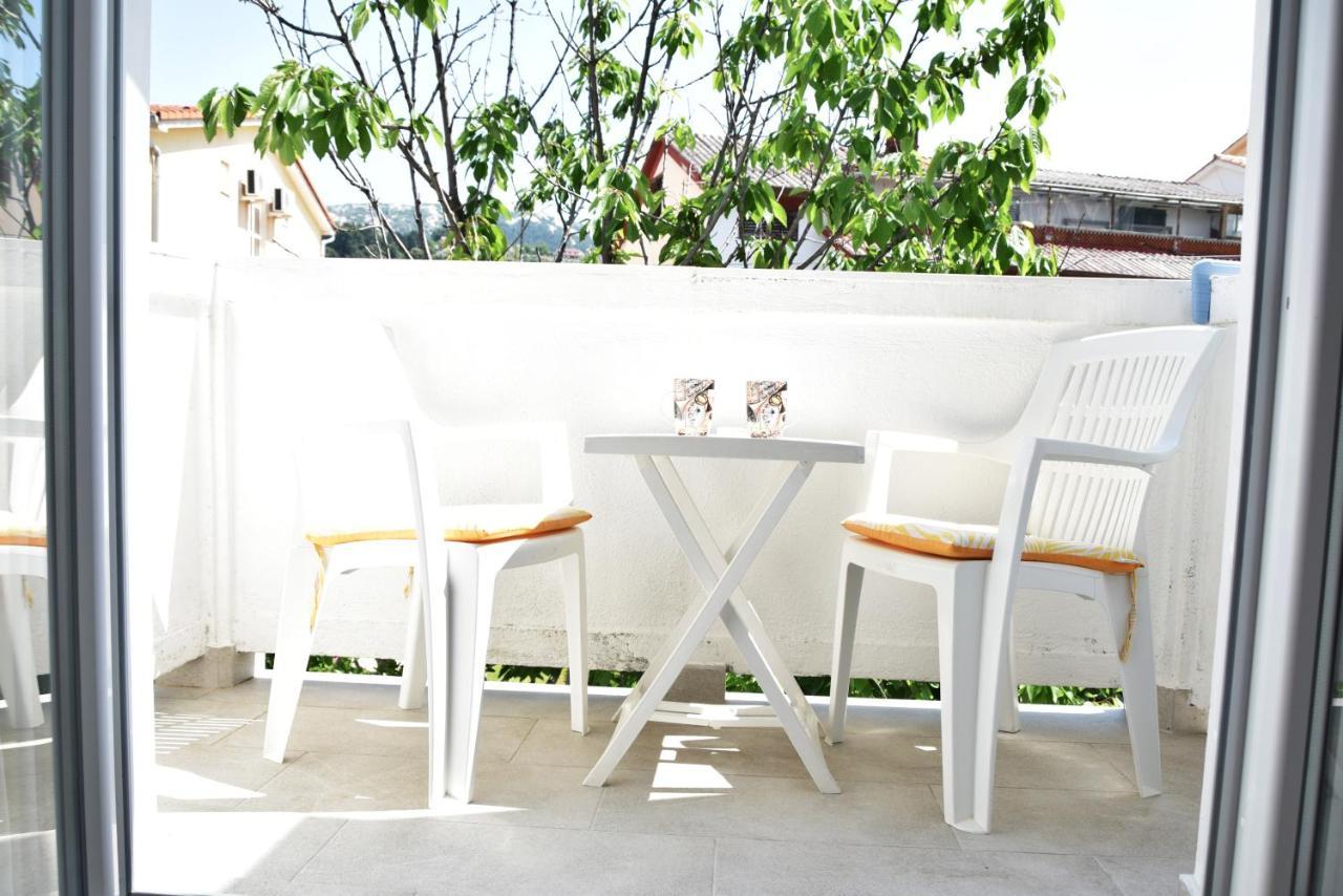 Guest House Tina Rab Town Buitenkant foto