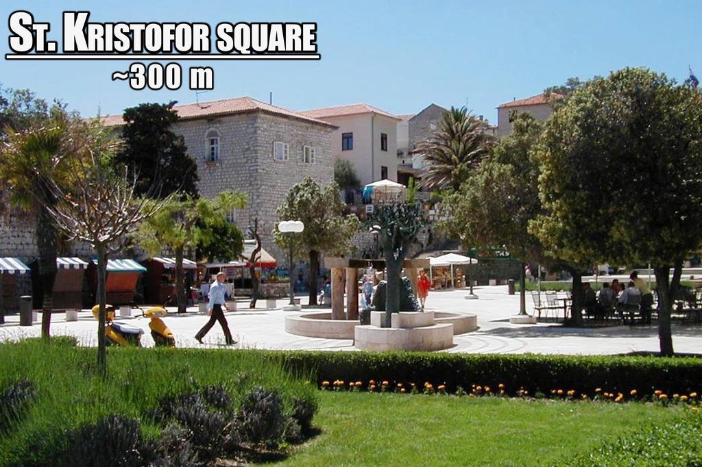 Guest House Tina Rab Town Buitenkant foto