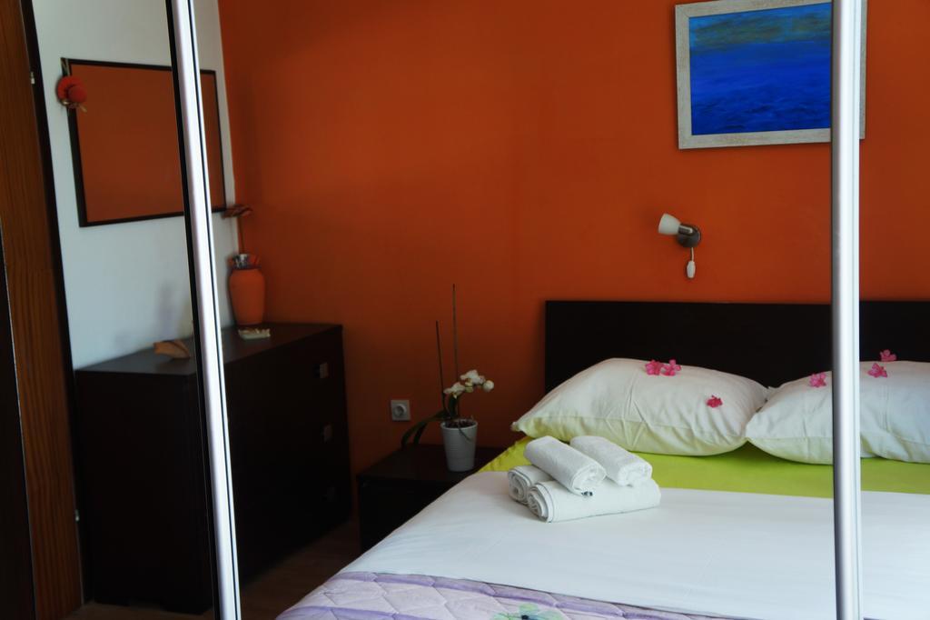 Guest House Tina Rab Town Buitenkant foto