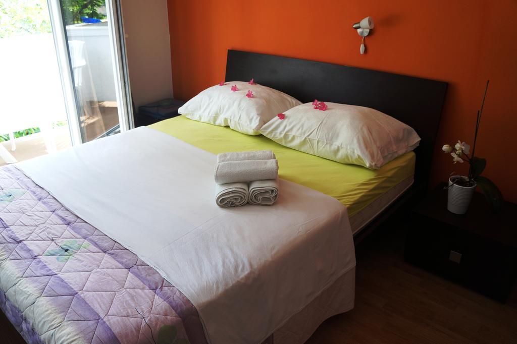 Guest House Tina Rab Town Buitenkant foto